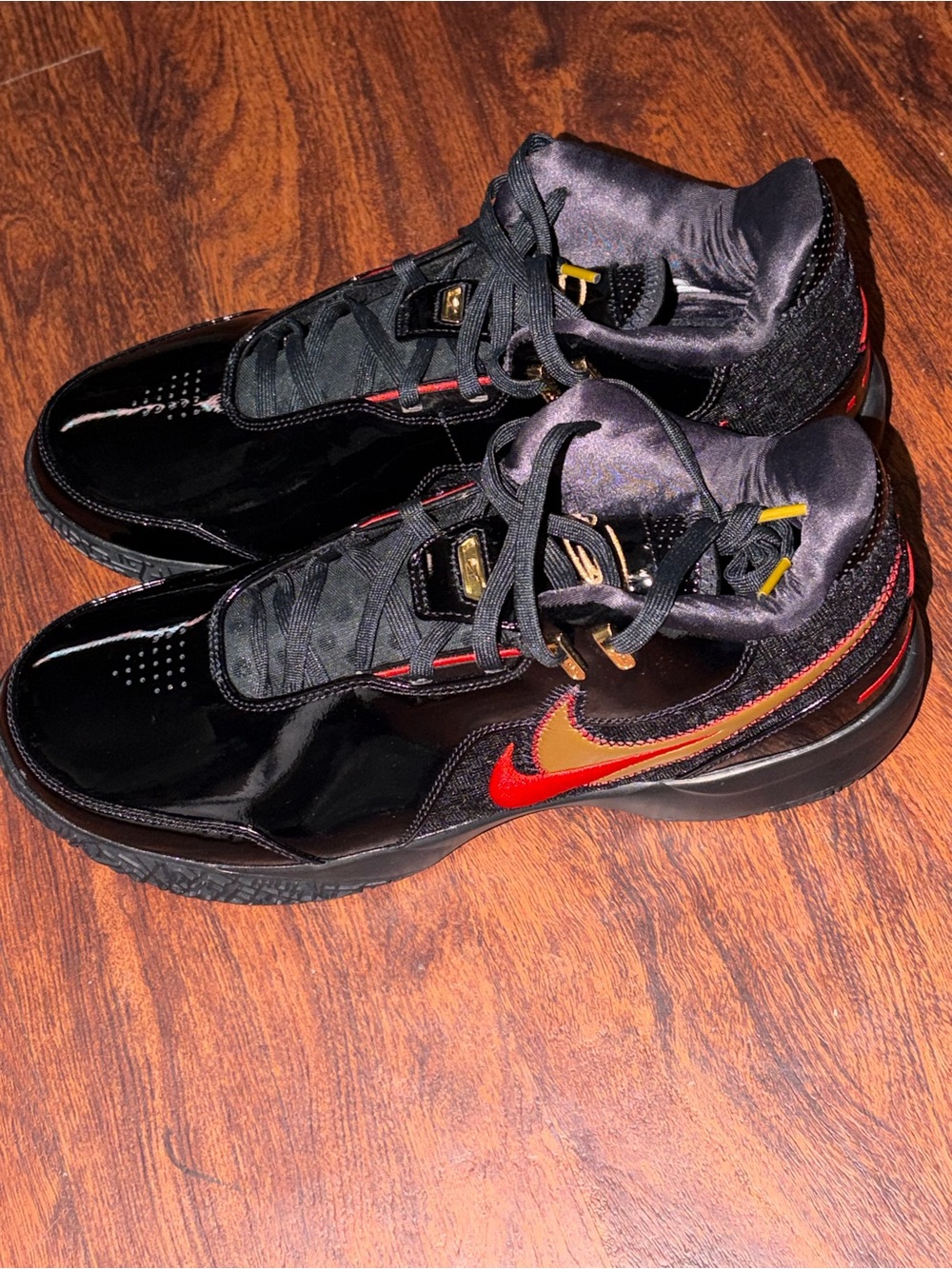 LeBron basketball shoes by Nike - Picture 3 of 13